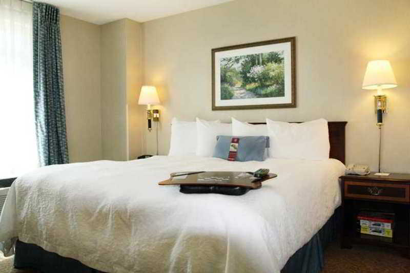 Hampton Inn Alexandria/Old Town Bilik gambar
